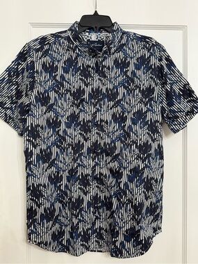 Robert Graham short-sleeve button-down shirt in leaf print size large
